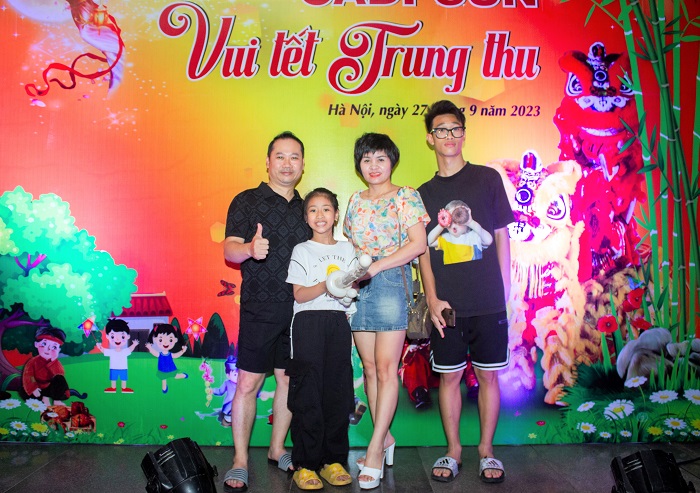 Em nhỏ CADI-SUN vui Trung thu cùng nàng Bạch Tuyết và bảy chú lùn